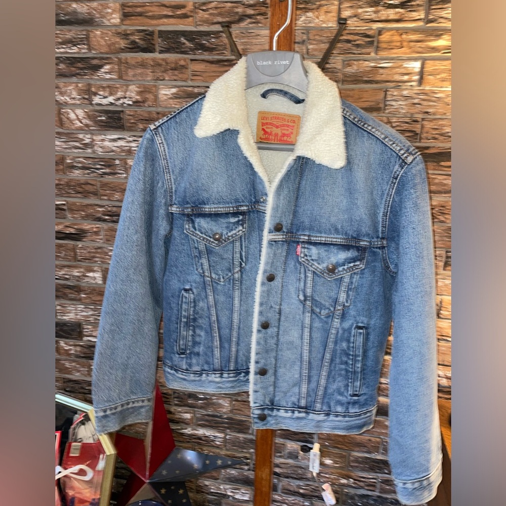 Levi’s Sherpa lined denim jacket. Men’s med